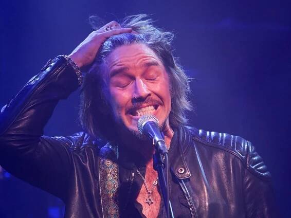 Gil Ofarim: Comeback-Konzert des Sängers sorgt für Spott