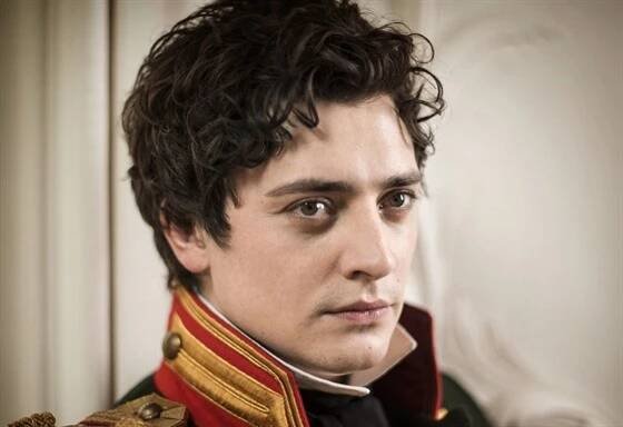 Představitel Mozarta Aneurin Barnard (na fotce v seriálu War and Peace)