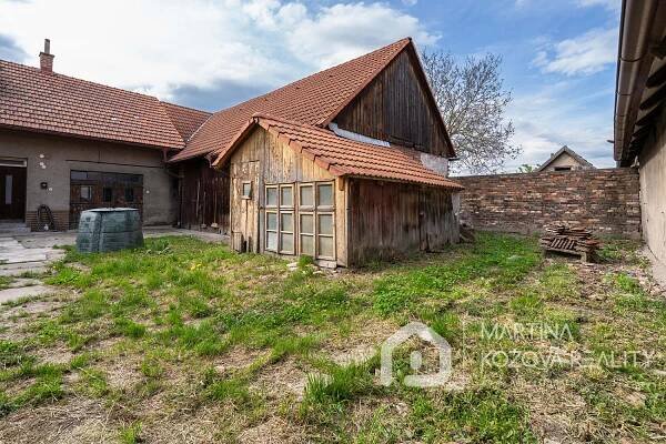 Prodej domu s dvěma bytovými jednotkami, stodolou a ještě s výměnkem, Lovčice okr. Hradec Králové | Reality.iDNES.cz 