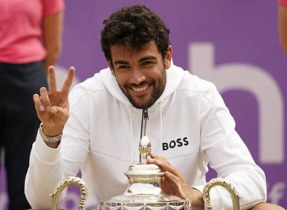 VIDEO Famózna forma Berrettiniho pred Wimbledonom: Druhý trávnatý turnaj, druhý titul