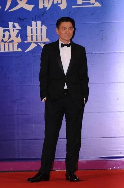 Hongkongský herec Andy Lau představuje na červeném koberci v Huading Awards v Hong Kong, Čína, 10 duben 2013. — Stock obrázek