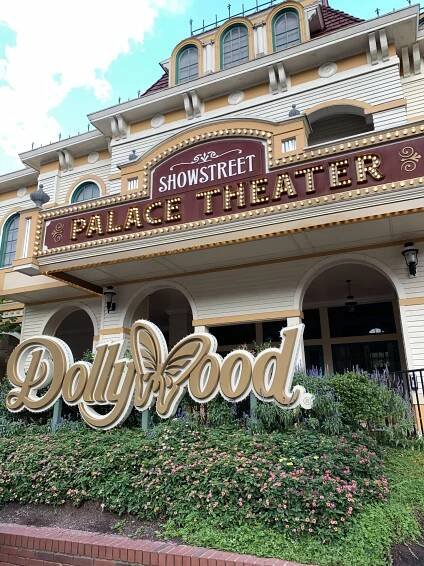 Dollywood Attractions- From Theme Parks to Dinner Shows