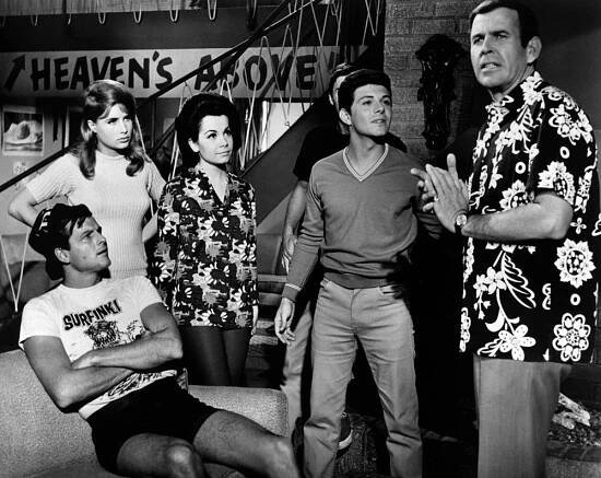 BEACH BLANKET BINGO, Jody McCrea, Annette Funicello, Frankie Avalon, Paul Lynde, 1965