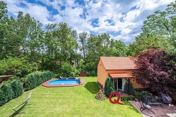 Prodej dvou RD 5+kk/T a 2+kk/T celkové plochy 310 m2 na pozemku 766 m2, U Nadýmače, Praha 10 - Uhřín | Reality.iDNES.cz 