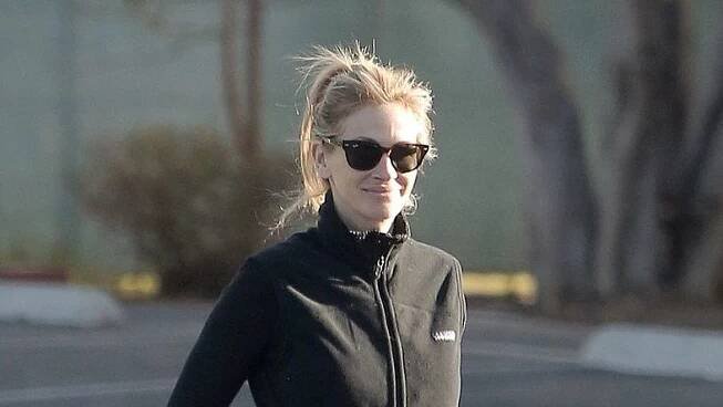 Julia Roberts se po rodinné tragédii objevila na veřejnosti: Smutek skrývala za tmavými brýlemi