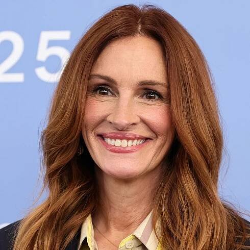 Julia Roberts praised by co-stars as she announces unexpected new role across the pond