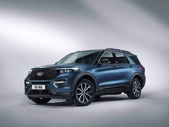Ford v Evropě nekončí. Místo toho přiveze hybridy a SUV, a to včetně nové Kugy