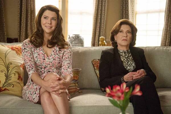 Lauren Graham and Kelly Bishop have 'Gilmore Girls' reunion