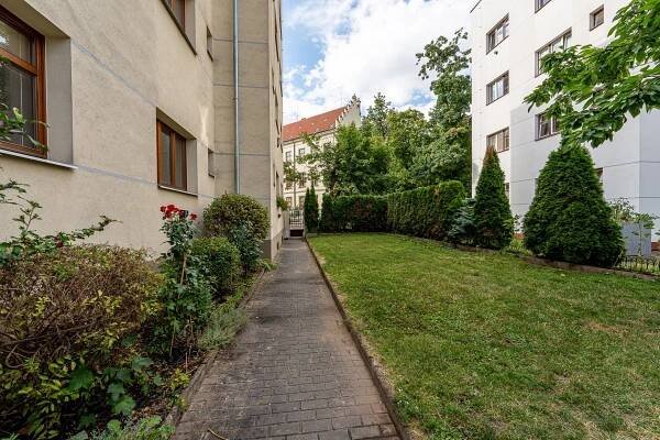 Prodej bytu 2+1 43 m², Pernerova, Praha - Karlín