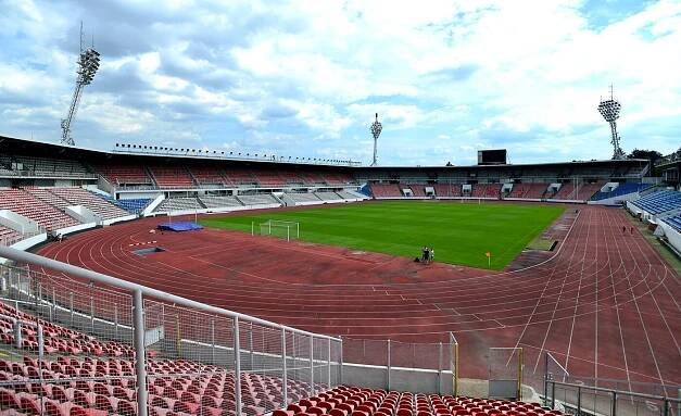 Strahovský stadion zavřel. Čtyři stovky mladých atletů nemají kde trénovat