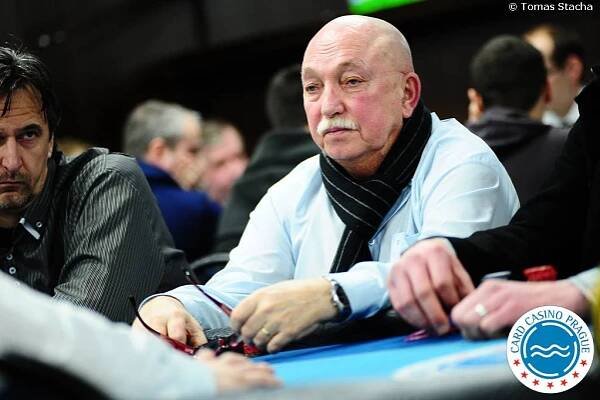 ČPT Masters ME: Drtivým chipleaderem je držitel WCOOP náramku, Max Bassil - POKERživě