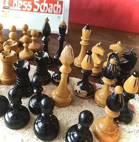 *SOLD* Rubrum Diabolis (Red Devils); Large Czech Club Chess Set, ‘Ceska Klubovka’ circa 1960-1970 - Image 12