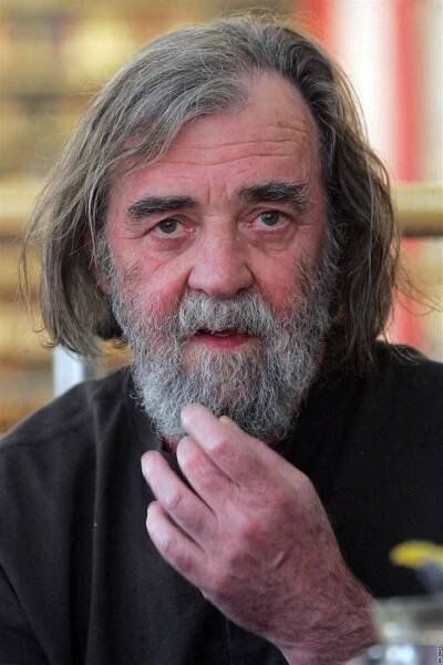 Zemřel básník Pavel Šrut, autor textu Koleje Yesterday či Lichožroutů