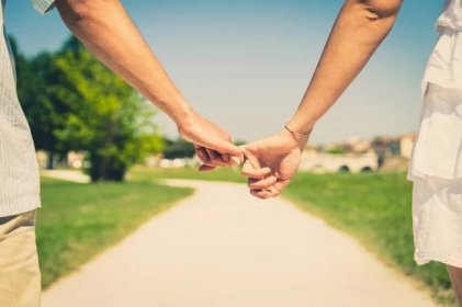Jakým stylem se s partnerem držíte za ruce? O vašem vztahu to prozradí spoustu věci