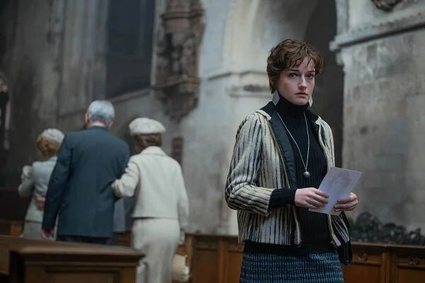 Julia Garner in Apartment 7A (2024)