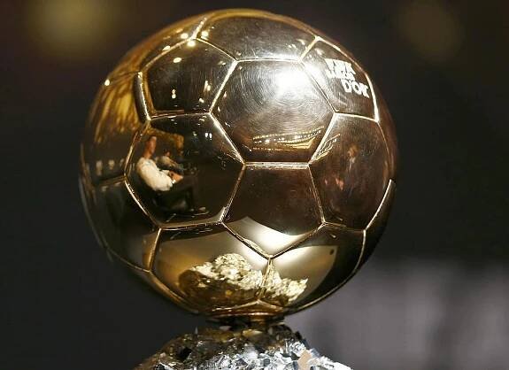 Celá sbírka trofejí, ale hlavně nastřílené góly rozhodly, že Zlatý míč patří znovu Ronaldovi