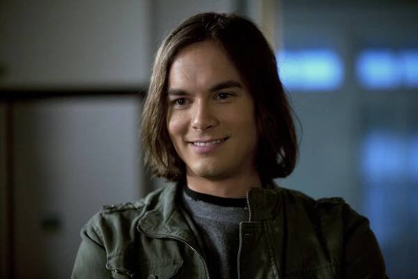 Prolhané krásky - Někdo, kdo by mě hlídal - Z filmu - Tyler Blackburn