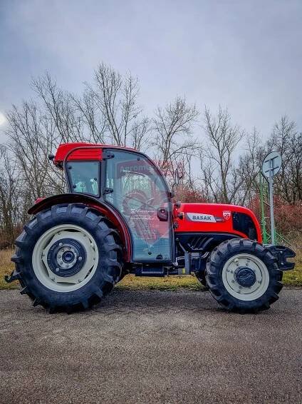Vinohradnícky traktor BAŠAK 2080BB - Agromechanika s.r.o.