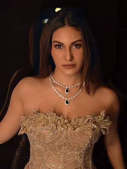 Amyra Dastur dazzles in a glamorous golden off-shoulder outfit