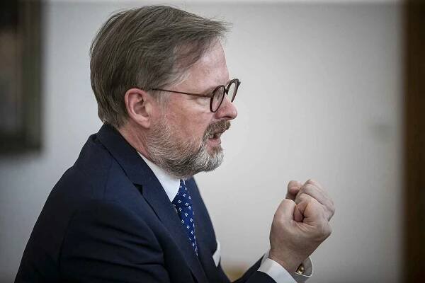 Stát žádné peníze nevyčistil, řekl premiér Petr Fiala v debatě Deníku