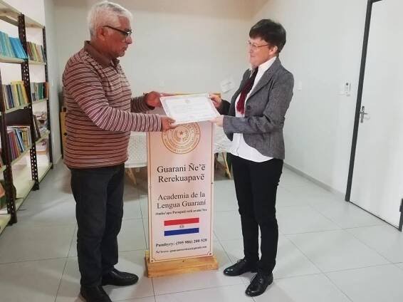 Lenka Zajícová z FF UP získala mimořádné uznání paraguayské Akademie guaranijského jazyka