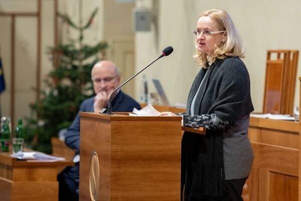 Předsedkyně Rady ÚSTR MacDonagh-Pajerová slaví narozeniny – Ústav pro studium totalitních režimů