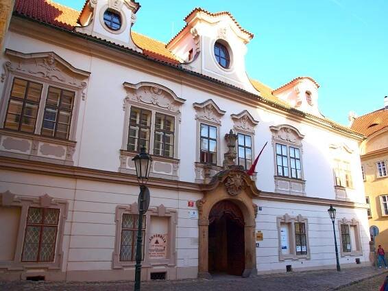 Soubor:Velkopřevorský palác, Malá Strana 01.JPG