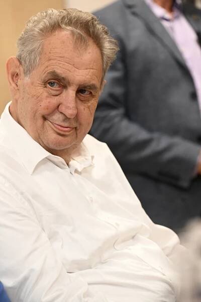 FOTO: Miloš Zeman je bývalým prezidentem Česka. – stránka 208