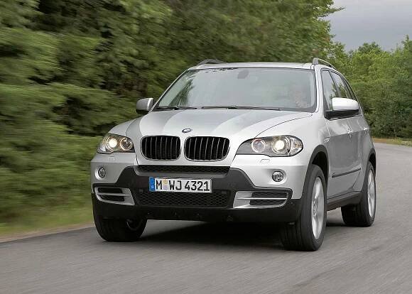 BMW X5, Superb nebo Range Rover. I takové čtyřkolky můžete mít za cenu Dacie