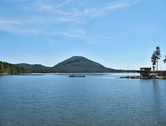 File:Machovo jezero 06-2017 (1).jpg - Wikimedia Commons
