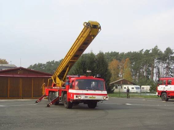 Na vlašimském letišti prověřovali hasiči své schopnosti