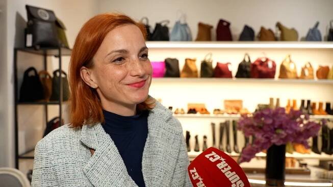 Krásná předvánoční tradice: Michaela Maurerová s dětmi platí nákupy opuštěným babičkám a dědečkům - Super.cz