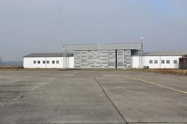 Na letiště v Bochoři u Přerova se dočasně přesunulo Centrum leteckého výcviku z Pardubic - důvodem je rekonstrukce zdejší vzletové a přistávací dráhy. Piloti začali s armádním výcvikem tento týden a potrvá až do května.