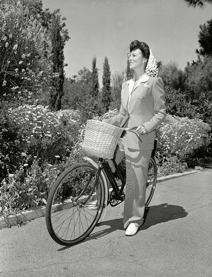 agnes-moorehead-portrait-2