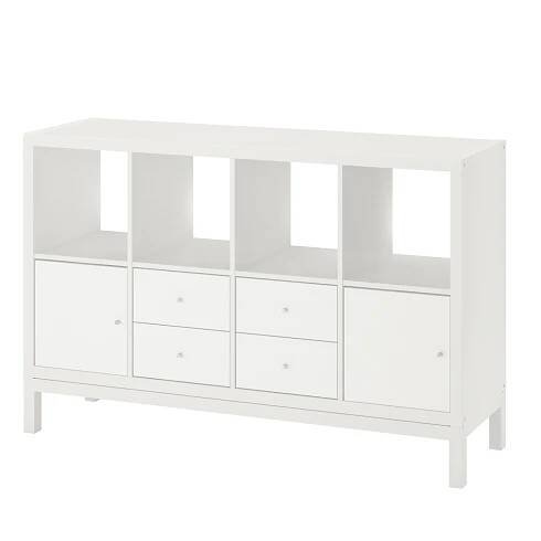 Bílý policový díl ikea KALLAX se zásuvkami a otevřenými prostory.