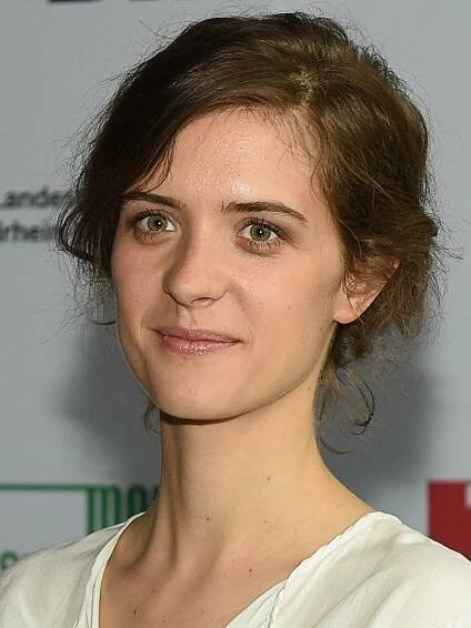 Soubor:Grimmepreis 2018 020 (cropped) - Liv Lisa Fries.jpg – Wikipedie