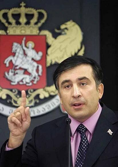Gruzínský prezident Michail Saakašvili požádal USA, aby pomohly jeho zemi čelící "ruské agresi".