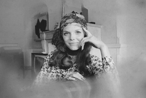Samantha Eggar Wearing A Flower Dress And Headscarf In The Uk In 1970.