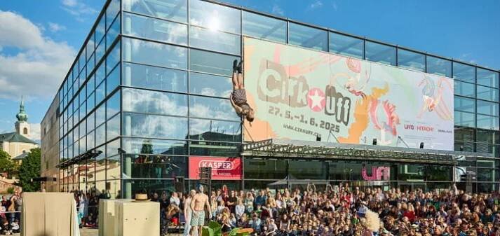 Cirk-UFF 2025 Trutnov: Světová akrobacie, premiéra La Putyky i první burleska ve městě