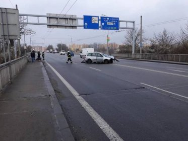 FOTO, VIDEO: V Budějcích komplikovala provoz tragická dopravní nehoda. Řidička zemřela