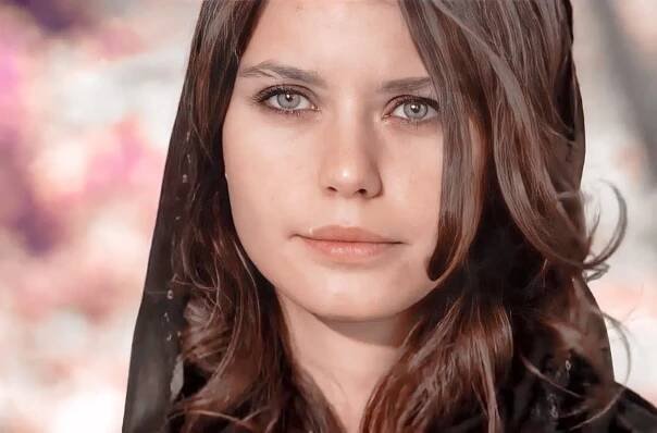 Beren Saat Net Worth, Bio, Age, Boyfriend, Scandal & Rumors
