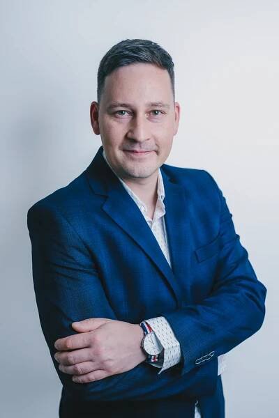  Martin Bauer 