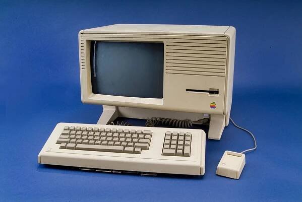 Před 40 lety Apple představil revoluční počítač. Jobs zatloukal, že ho pojmenoval po dceři