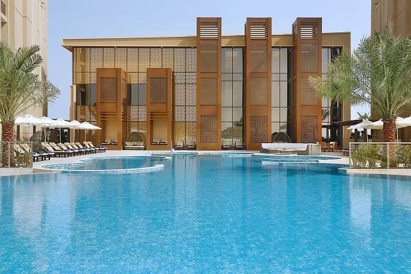 Emiráty: Ras al Khaimah s polopenzí, letenka a 4 noci v 5* hotelu u pláže