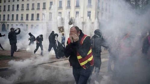 Stávky, dopravní chaos a milion lidí v ulicích. Francie opět protestovala