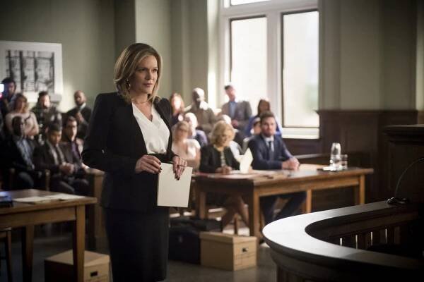 Arrow - Procesní listina č. 11-19-41-73 (S06E21) (2018) | Tvůrci | ČSFD.cz