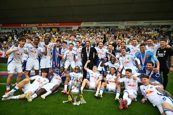 PLYMOUTH, ENGLAND - MAY 03: Players of Leeds United pose for a photo with the Sky Bet Championship trophy, after the teams 2-1 victory, which confirmed that the team has won the Sky Bet Championship and promotion to the Premier League following the Sky Bet Championship match between Plymouth Argyle FC and Leeds United FC at Home Park on May 03, 2025 in Plymouth, England. (Photo by Harry Trump/Getty Images)