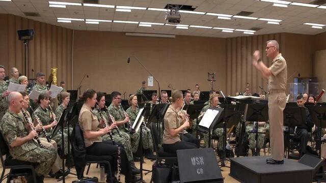 1224-en-navyband-paulareid-1998928-640x360.jpg 