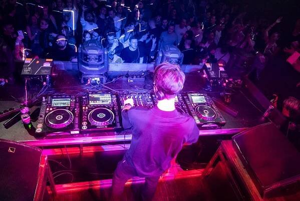 Metrik ovládnul Pražský klub Roxy Prague na Warm-Up párty Let It Roll