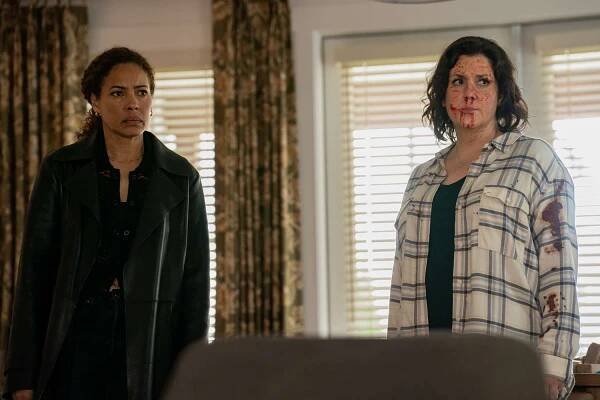 Tawny Cypress as Taissa and Melanie Lynskey as Shauna in Yellowjackets.